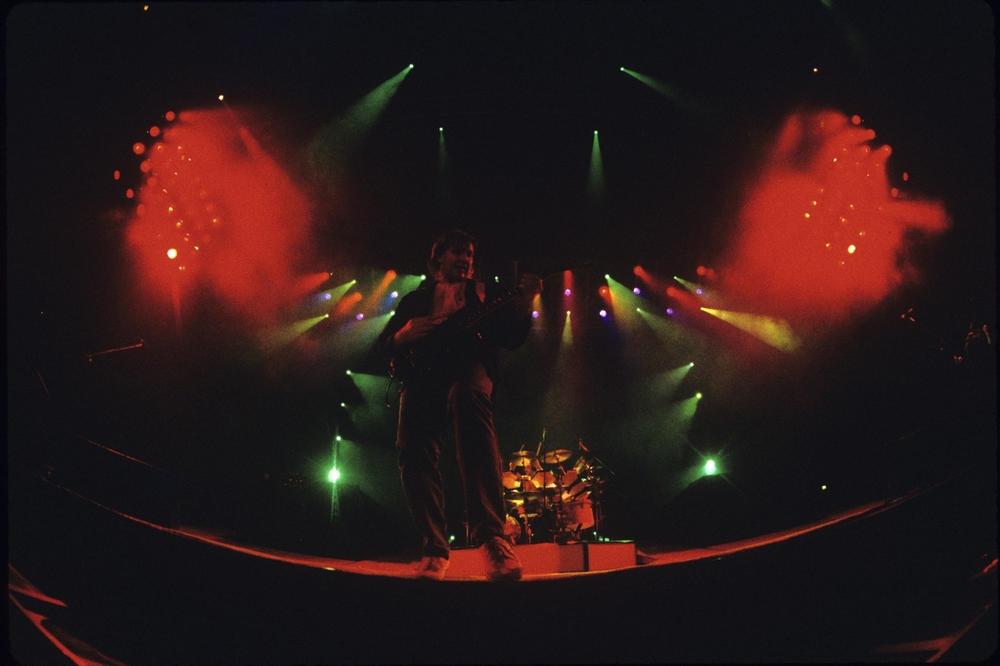 UMRLA LEGENDA ROKENROLA: Svi smo pevali NJEGOVE PESME! (VIDEO)