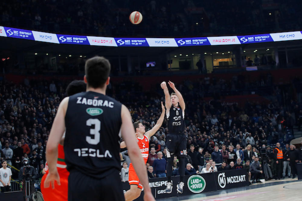 JARAMAZ POSLAO SLOVENAČKOG KOMENTATORA NA SPAVANJE: Snimak novinara iz Ljubljane obišao je Balkan u roku od sekunde