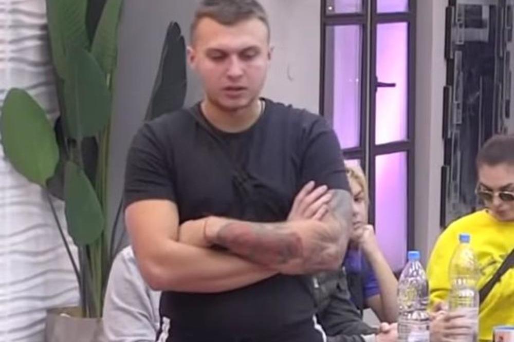 NISU PRAVILI RAZLIKU IZMEĐU KOSOVSKIH ŠIPTARA I BOSANSKIH MUSLIMANA! Osman prekršio tradiciju i KRSTIO STEFANA!