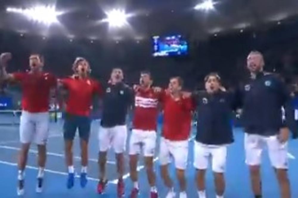 TAKO SE, BRE, SLAVI TITULA! Nole i drugari proslavili veliki trijumf patriotskom pesmom!