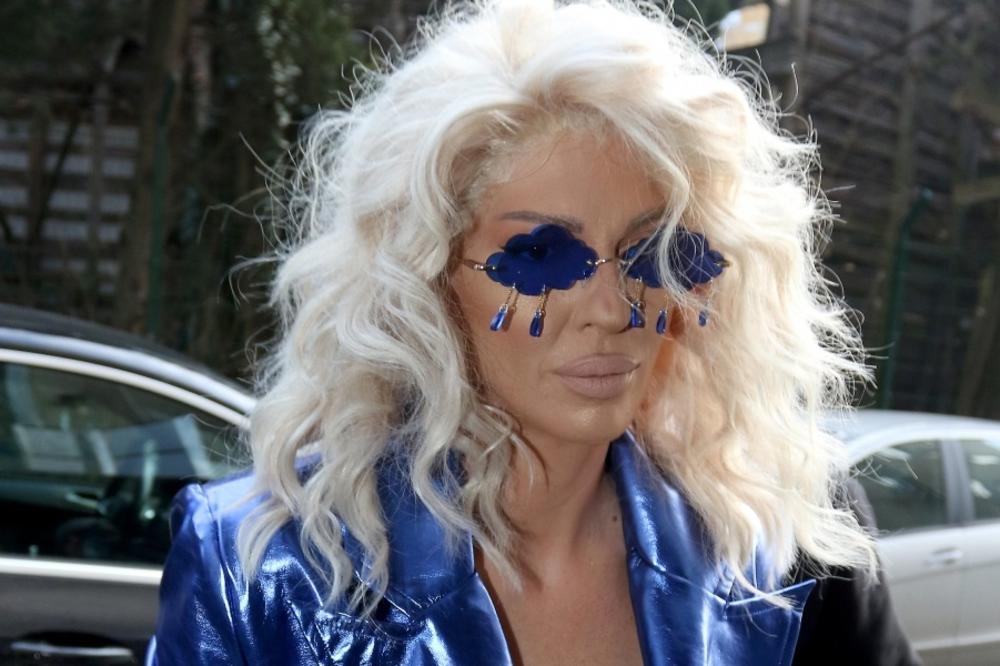 JELENA KARLEUŠA VIDNO SMRŠALA! Sada je opet RIBETINA, čak nema ni CELULIT!