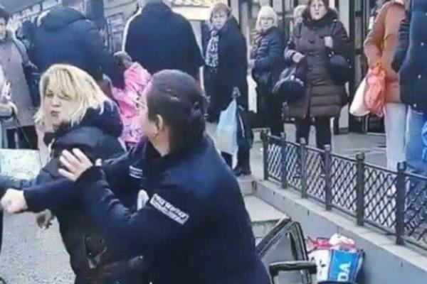 KROŠE ZA MEDALJU, UDRI BANDU! BOLESNI komentari na društvenim mrežama posle PREBIJANJA KOMUNALNE POLICAJKE!