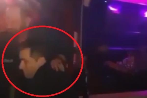 OVO JE ČOVEK KOJI JE NAPAO MILETA KITIĆA! Prvo mu je šapnuo nešto, a onda je krenuo da ga mlati (FOTO VIDEO)