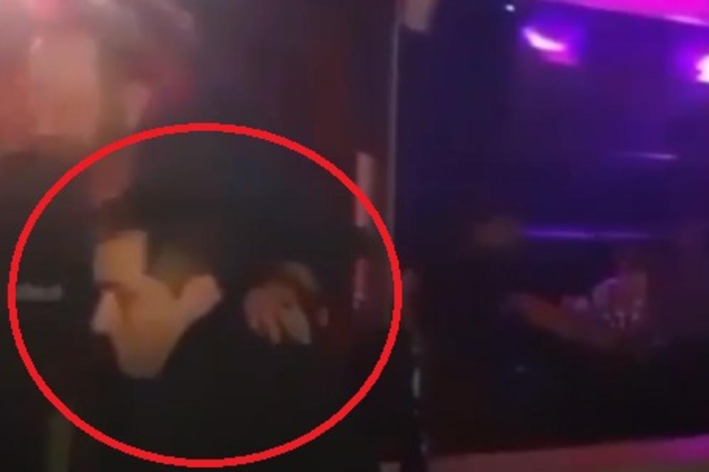 OVO JE ČOVEK KOJI JE NAPAO MILETA KITIĆA! Prvo mu je šapnuo nešto, a onda je krenuo da ga mlati (FOTO VIDEO)