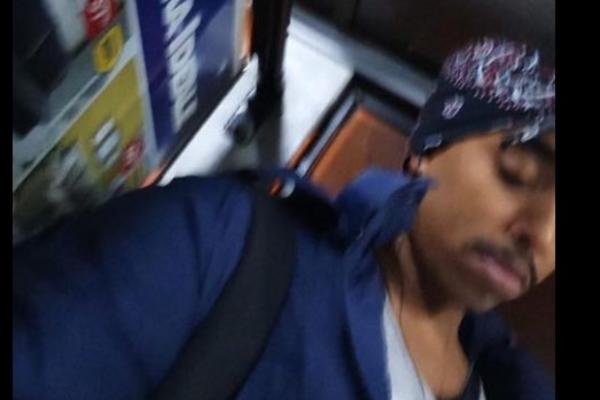 TUPAK IZ BEOGRADSKOG TRAMVAJA: Putnici se SKAMENILI kada su ga videli! (VIDEO)