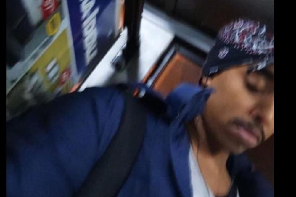 TUPAK IZ BEOGRADSKOG TRAMVAJA: Putnici se SKAMENILI kada su ga videli! (VIDEO)