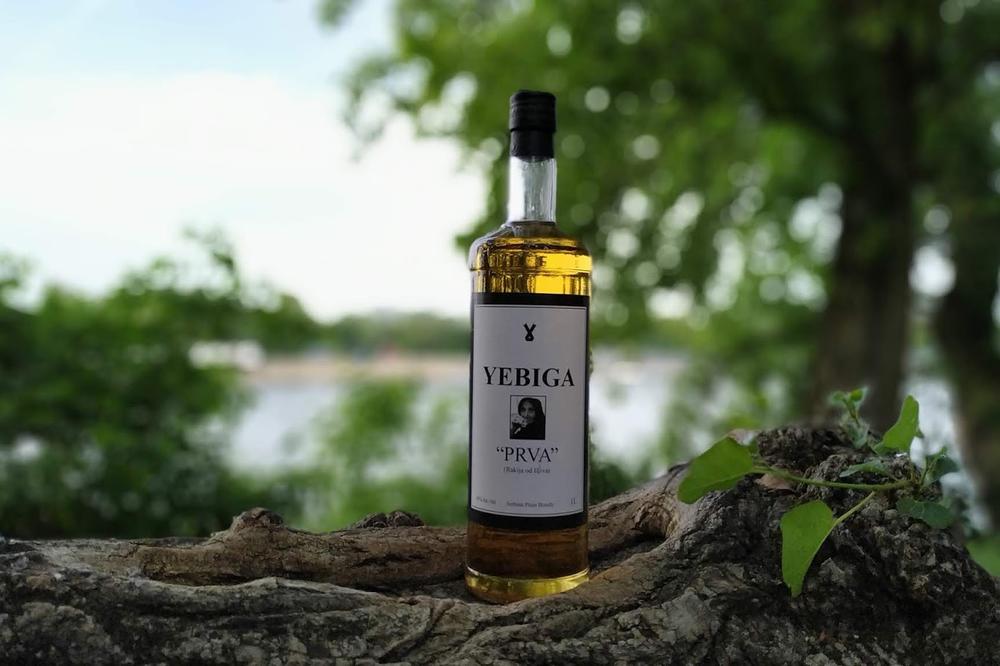 YEBIGA SE PRODAJE KAO LUDA! Svi lude za SRPSKOM RAKIJOM, a najviše jedan POZNATI BEND! (FOTO)