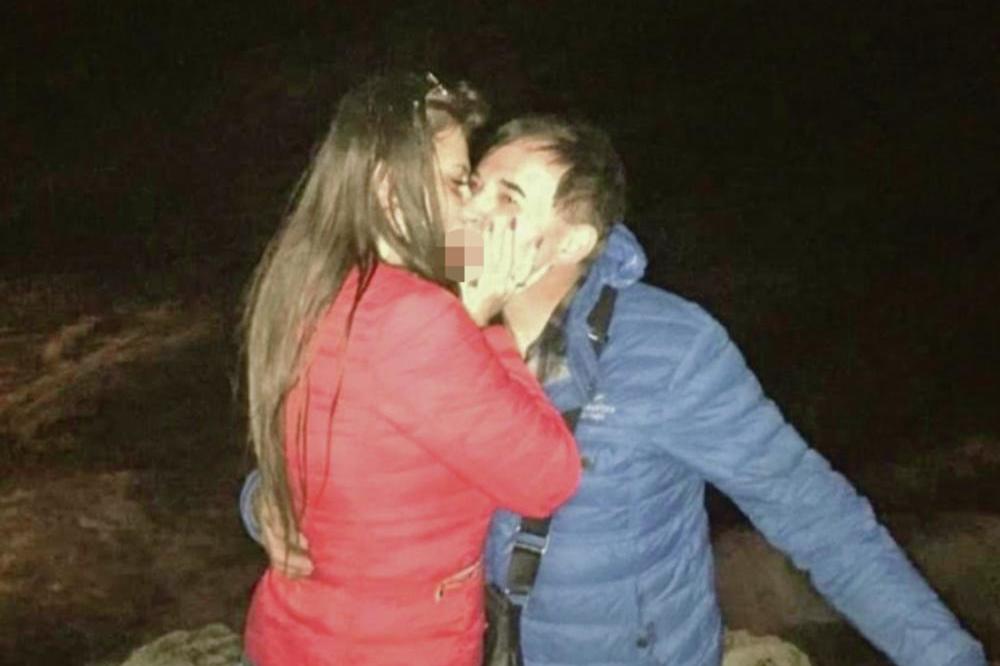 MITAR MIRIĆ IMA LJUBAVNICU KOJA MOŽE UNUKA DA MU BUDE! Svi je znate kao LEPU PEVAČICU, a sada je ISPLIVALA FOTKA!