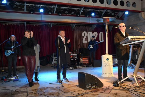 SAŠA MATIĆ SVE ODUŠEVIO! Tačno u ponoć, ljudi su čuli i jednu IZUZETNU PORUKU!