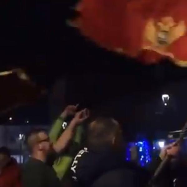 NIKAD SRBIJA I CRNA GORA, NEMA ZBORA! Crnogorski navijači ne staju s provokacijama posle pobede nad Srbijom!