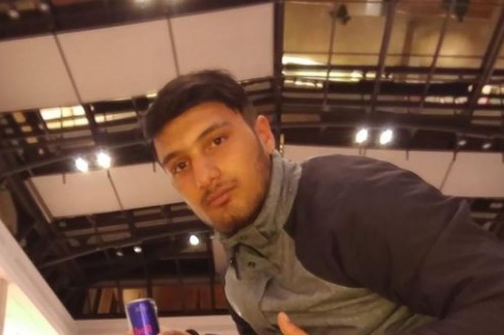 OVO JE SIN BATINAŠICE SA VIDIKOVAČKE PIJACE, I ON STISNUO PESNICE: Ima JAKU PORUKU ZA MAMU! (VIDEO)