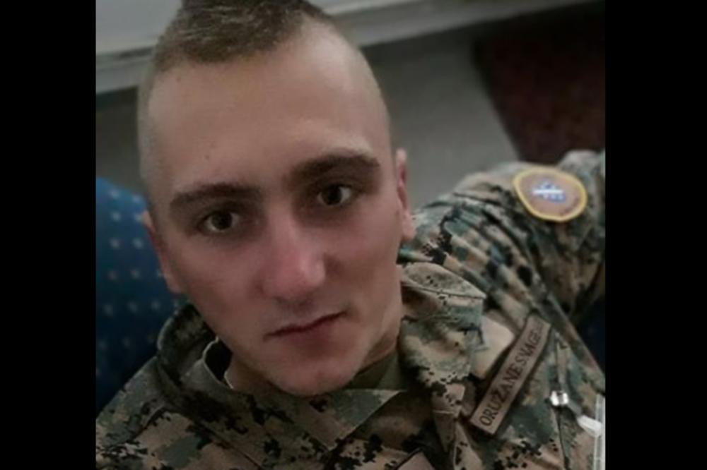 OVAJ VOJNIK JE POSTAO MALI HEROJ CELOG REGIONA: Njegov gest ljudima vraća veru u čovečanstvo (FOTO)