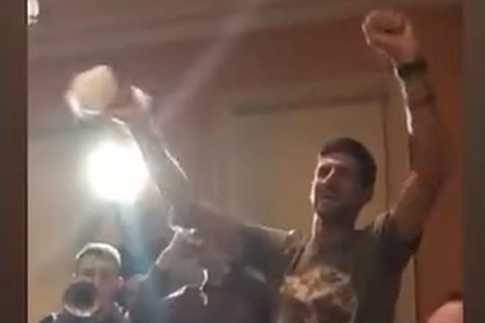SRPSKA SE TRUBA U SIDNEJU ČUJE: Đoković dominirao i u kafani uz trubače i Đurđevdan!