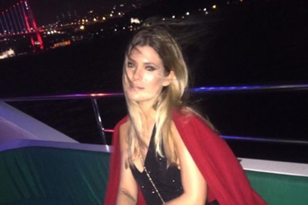 JOVIĆEVA BIVŠA ANĐELA IMA NOVOG DEČKA: Da, u pitanju je fudbaler! Sin je velike legende!