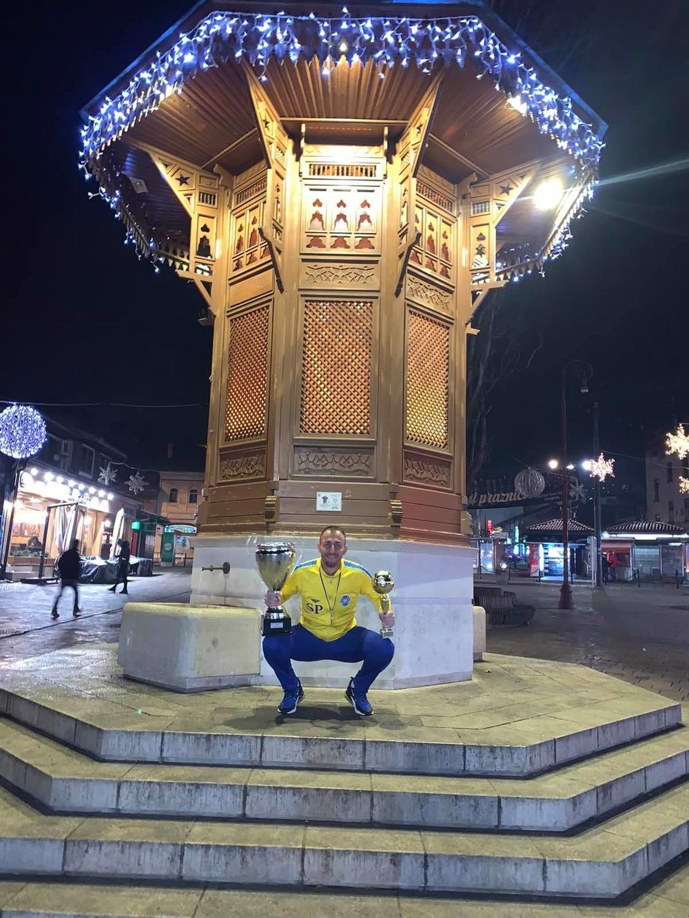 Trener Lavova Slobodan Petrović sa šampionskim peharima