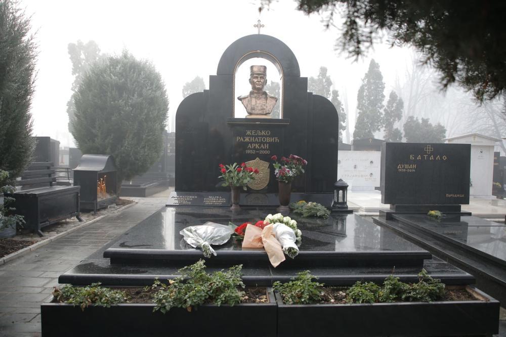 ARKANOVO TELO POČIVA PORED DVE NAJVAŽNIJE ŽENE U NJEGOVOM ŽIVOTU: Ovo je MALO POZNATO o grobnici