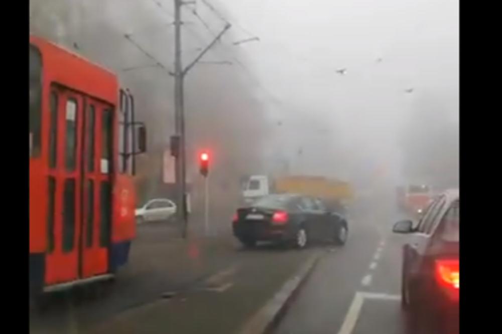 SRPSKA POLICIJO, HAPSI HITNO OVU BUDALU! Ovo je najbahatija vožnja viđena u BEOGRADU! (VIDEO)