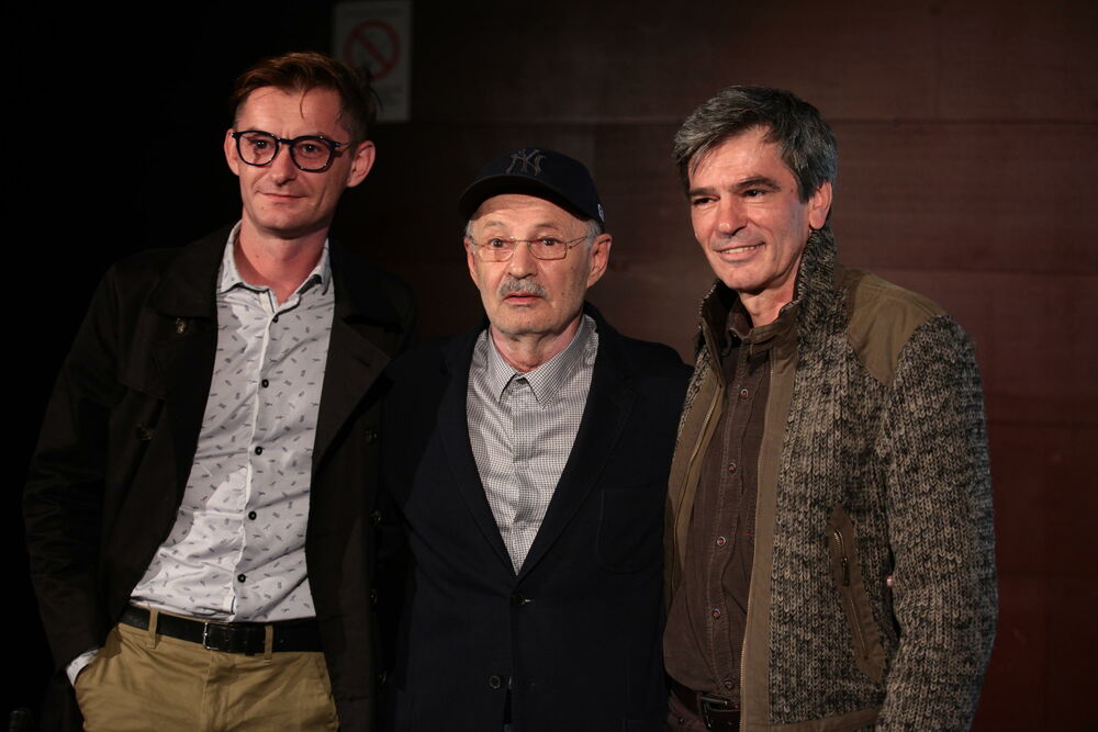 Mustafa Nadarević, Moamer Kasumović, Senad Bašić, Lud zbunjen normalan