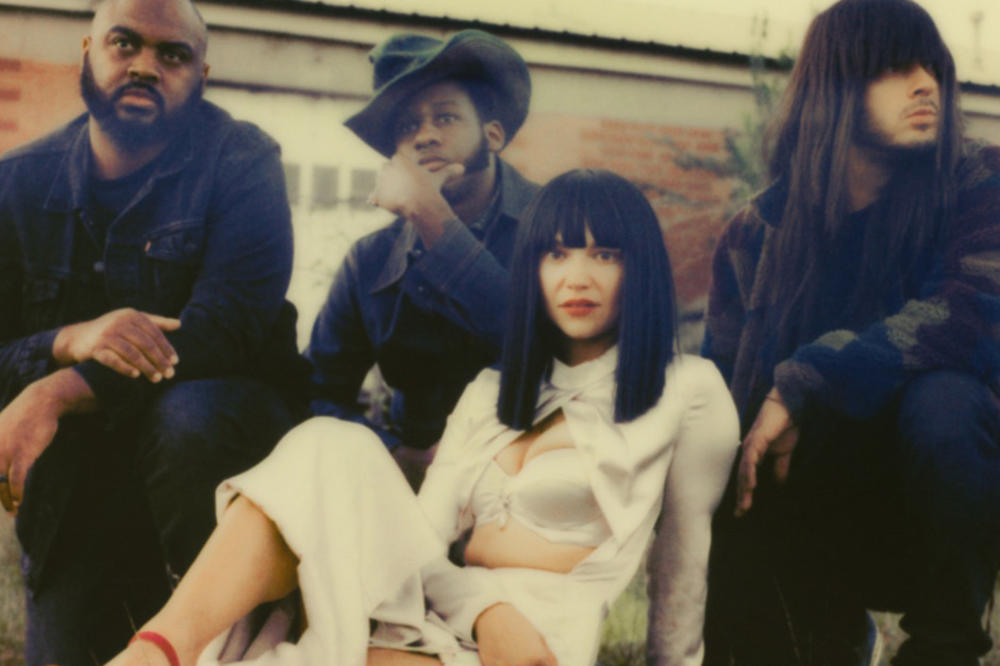 Khruangbin objavili još jednu pesmu sa Lionom Bridžisom - "C Side"