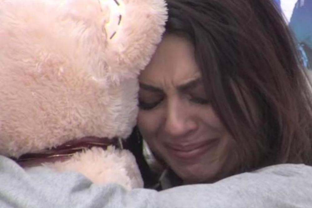 ČEDA ČVORAK JE OD NJE NAPRAVIO SVRAKU: Ivana opet u suzama! (VIDEO)