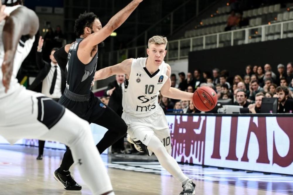 PARTIZAN GRABI KA TOP 8: Crno-beli održali Trentu besplatan čas košarke!