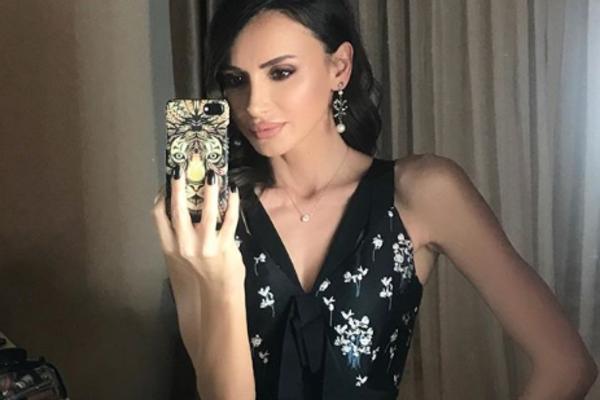 BRAVO, EMINA! ZBOG OVOGA OSVAJA SVET! Turska glumica ne krije ODUŠEVLJENJE, evo šta se DEŠAVA! (FOTO)