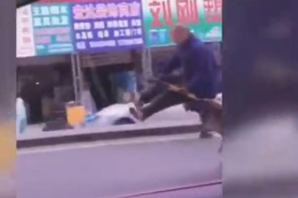 SNIMLJEN LETEĆI ČIČA! Ovaj čovek stvarno NIJE NORMALAN, svi su ga gledali! (VIDEO)