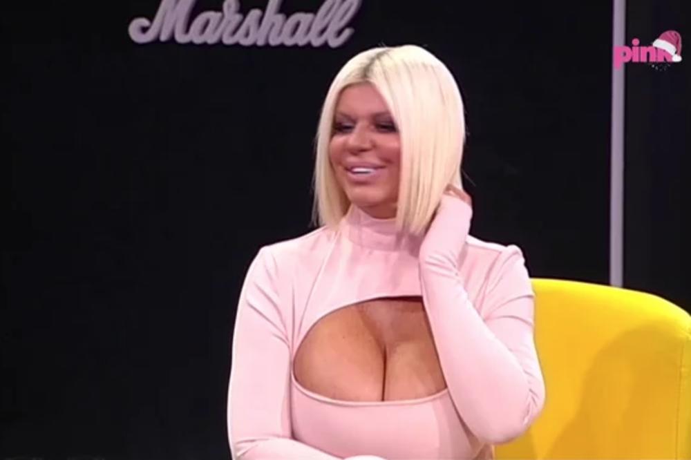 EKSPLICITNI SNIMAK DARE BUBAMARE HIT MEĐU ZATVORENICIMA! Robijaši SEKU VENE i ONANIŠU na pevačicu SVAKI DAN