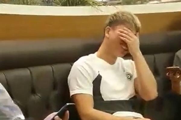 CEO HOTEL JE POPADAO OD SMEHA: Asano ne zna engleski ni srpski, ali smo našli način da uzmemo intervju od njega!