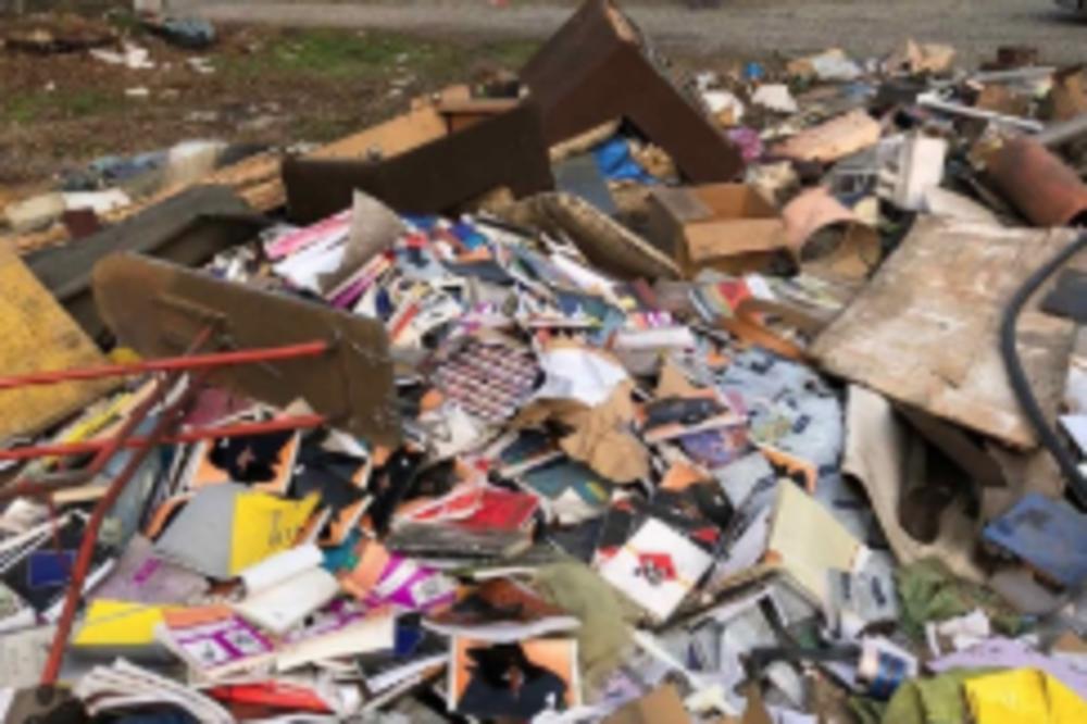 SKANDAL U NOVOM SADU! Na smetlištu završile vredne knjige i brošure, a zna se i ko je ODGOVORAN! (FOTO)