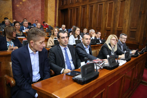 OGLASIO SE SNS: Izdali saopštenje povodom napada na svog aktivistu iz Gornjeg Milanovca