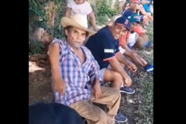 ČOVEK VRTI CELU RUKU IZ LAKTA: Ako ste GADLJIVI, NIKAKO nemojte da gledate ovaj snimak! UPOZORILI SMO VAS! (VIDEO)