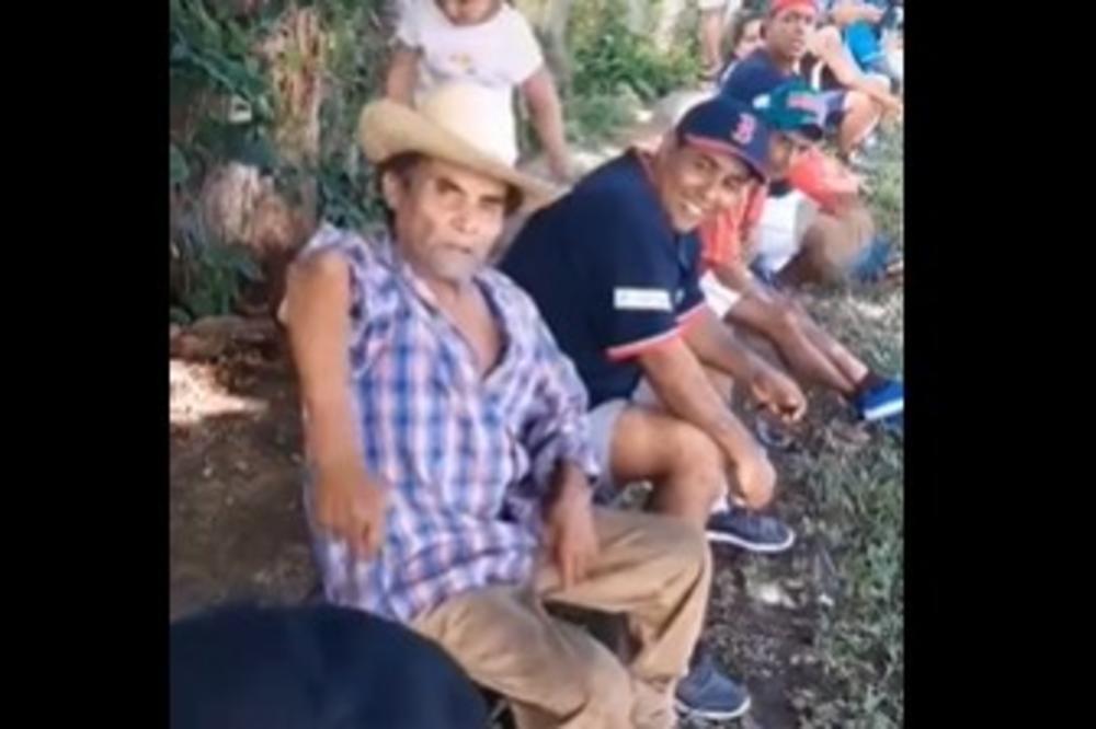 ČOVEK VRTI CELU RUKU IZ LAKTA: Ako ste GADLJIVI, NIKAKO nemojte da gledate ovaj snimak! UPOZORILI SMO VAS! (VIDEO)