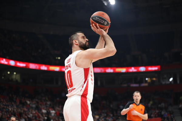 U MORNARU NEZADOVOLJNI POSLE ZVEZDE: Opleli su jako, udarili na Lazića i Dobrića!