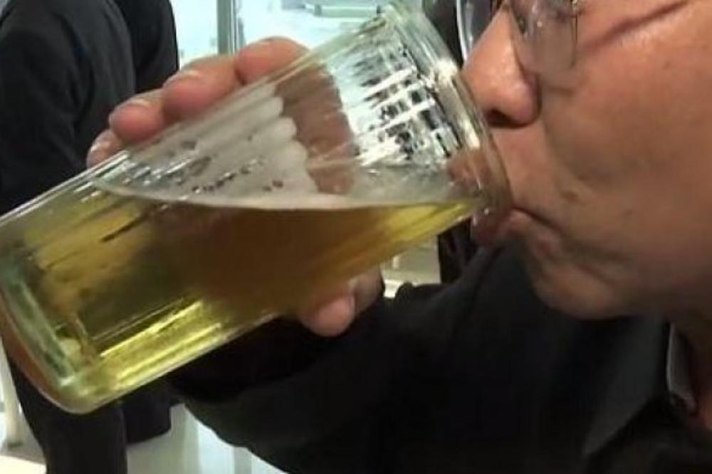 SVAKOG DANA JE SIPALA MUŽU LAKSATIV U PIVO DA BI PRESTAO DA PIJE! To ju je na kraju skupo KOŠTALO!