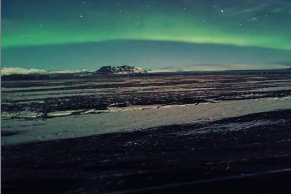 SRPSKA PEVAČICA UMALO POGINULA NA ISLANDU: Ispala iz kombija i letela kao u filmu, preživela pukom srećom!