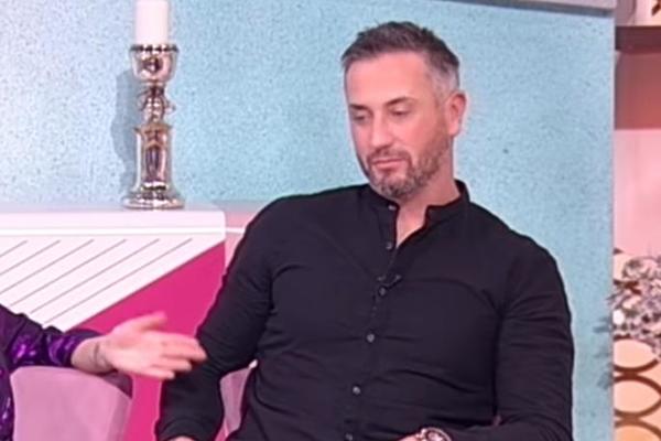 UKOPAO SE PRED MILIONIMA: Na ozbiljno životno pitanje odgovorio sa 2 najbanalnije reči! SVI ĆE GA ZAMRZETI! (VIDEO)