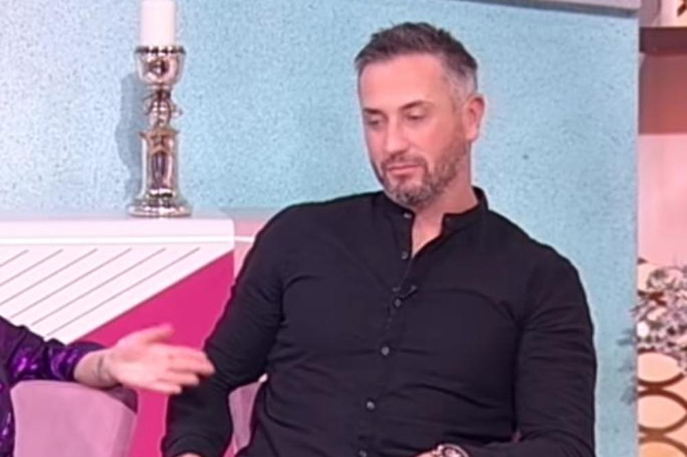 UKOPAO SE PRED MILIONIMA: Na ozbiljno životno pitanje odgovorio sa 2 najbanalnije reči! SVI ĆE GA ZAMRZETI! (VIDEO)