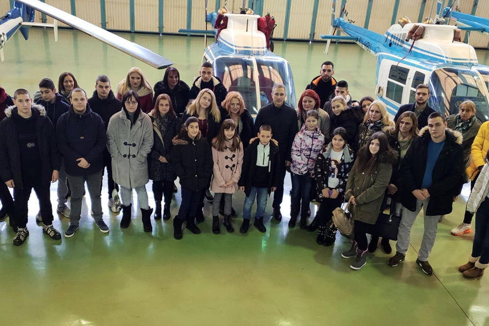 DECA POGINULIH PRIPADNIKA MUP-A U OBILASKU HELIKOPTERSKE JEDINICE! Imali su priliku da vide i ERBAS H145