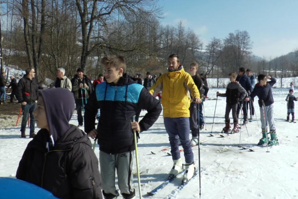 U DRAGAČEVU SE VIŠE NE KORISTE SANKE: Posetioci se sada drugačije zabavljaju, a sva okolna sela se ovde zimi SJATE