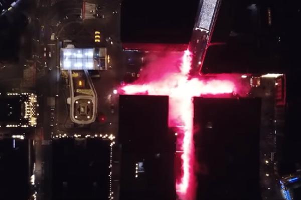 DELIJE PONOVO NA ULICAMA: Neviđenom bakljadom na Bogojavljenje napravili KRST i poslali poruku Srbima u Crnoj Gori!