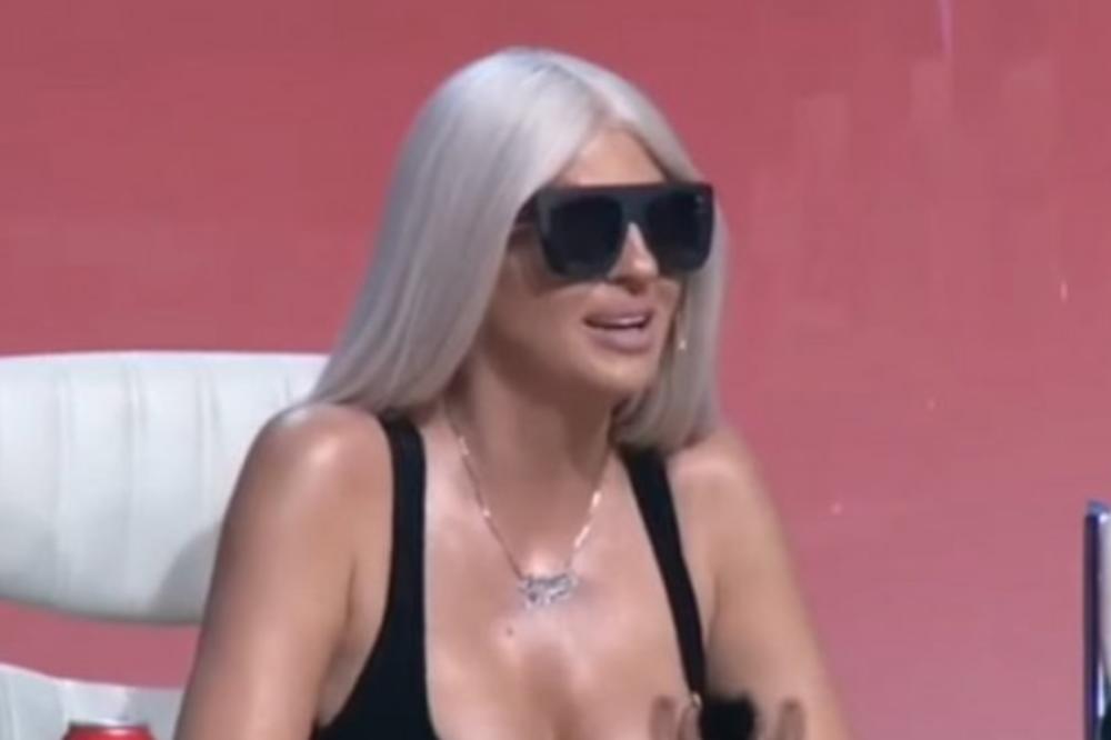 KARLEUŠA PONOVO ŠOKIRALA SRBIJU: Bikini puca, a ništa ne prekriva - ovo je previše čak i za nju! (FOTO)