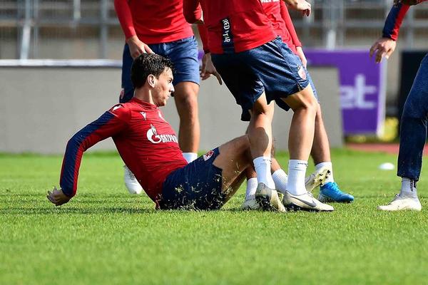 STANKOVIĆ SA OSMEHOM APLAUDIRAO FUDBALERIMA: Milijaš se 'skinuo' i pokazao da nije zaboravio da igra!