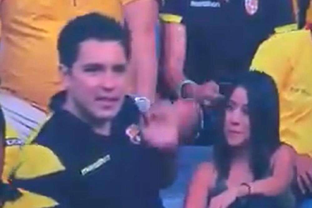 POLJUBIO LJUBAVNICU U PRENOSU UŽIVO, PA MNOGO ZAŽALIO: Svi žale sudbinu ovog navijača Barselone! (VIDEO)