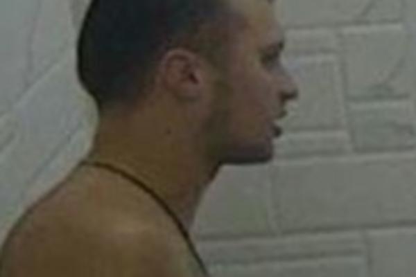 STEFAN KARIĆ KAO OD MAJKE ROĐEN! Zadrugar pokazao svoj PONOS i ne baš tako ZGODNO telo (FOTO)