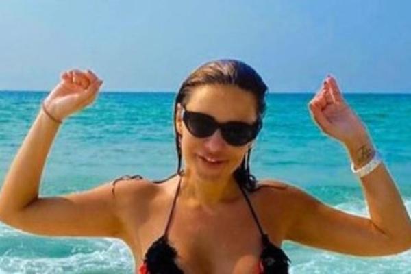 ŠTA JEDE ANA NIKOLIĆ DA BI OVAKO IZGLEDALA? Pevačicina ISHRANA na TACNI, smršala je čak 50kg!