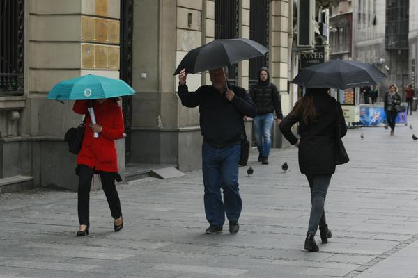 DANAS OBLACI, KIŠA, NEGDE ĆE BAŠ DA PLJUŠTI: Neće biti ni toplo, naprotiv