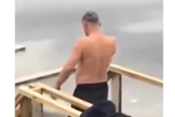 LAZANSKI SE BUĆNUO U HLADNU VODU NA BOGOJAVLJENJE! Ceo internet priča o JEDNOM DETALJU! (VIDEO)