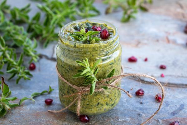 NAPRAVITE DOMAĆI MELEM I REŠITE SE ISPUCALIH PETA: Potrebna su vam samo dva sastojka (RECEPT)