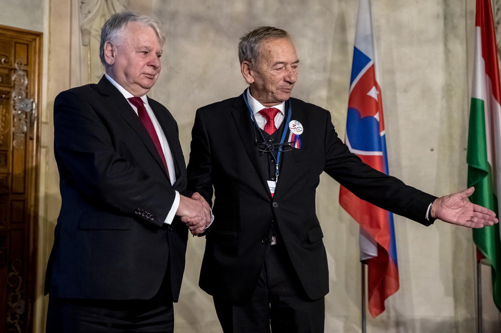 UMRO MOĆNI EVROPSKI POLITIČAR: Iznenada mu pozlilo na poslu, nije mu bilo spasa!